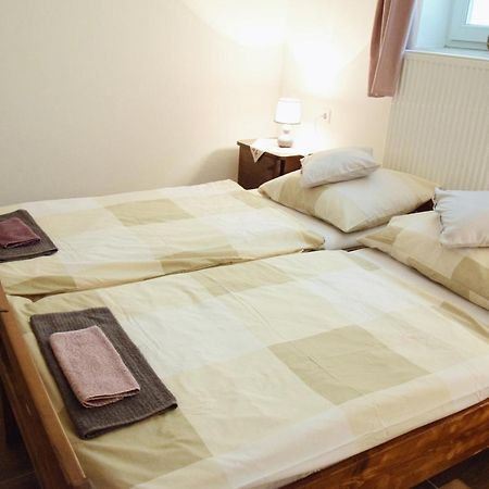 Appartamento Anna Apartman Maroslele Esterno foto