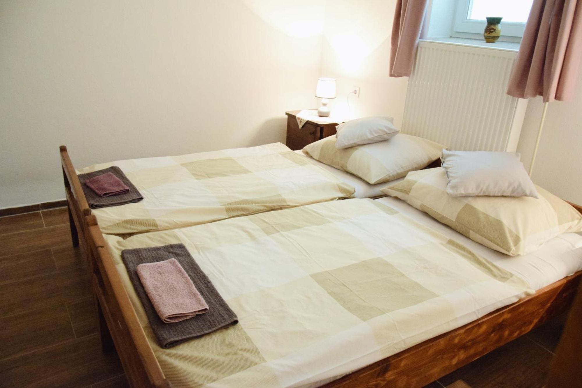Appartamento Anna Apartman Maroslele Esterno foto