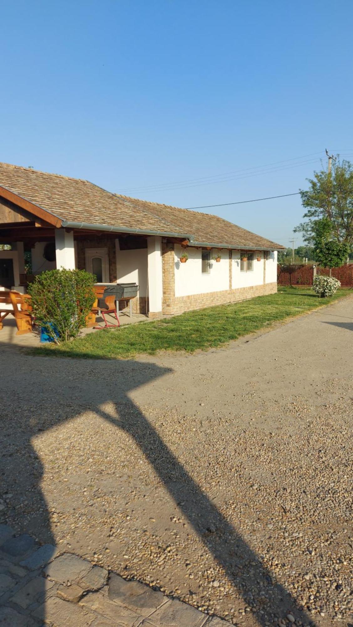 Appartamento Anna Apartman Maroslele Esterno foto