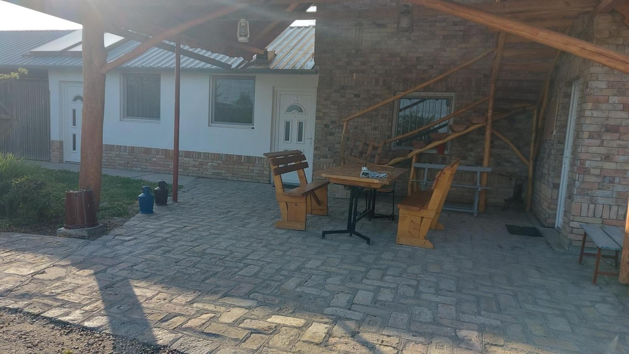 Appartamento Anna Apartman Maroslele Esterno foto