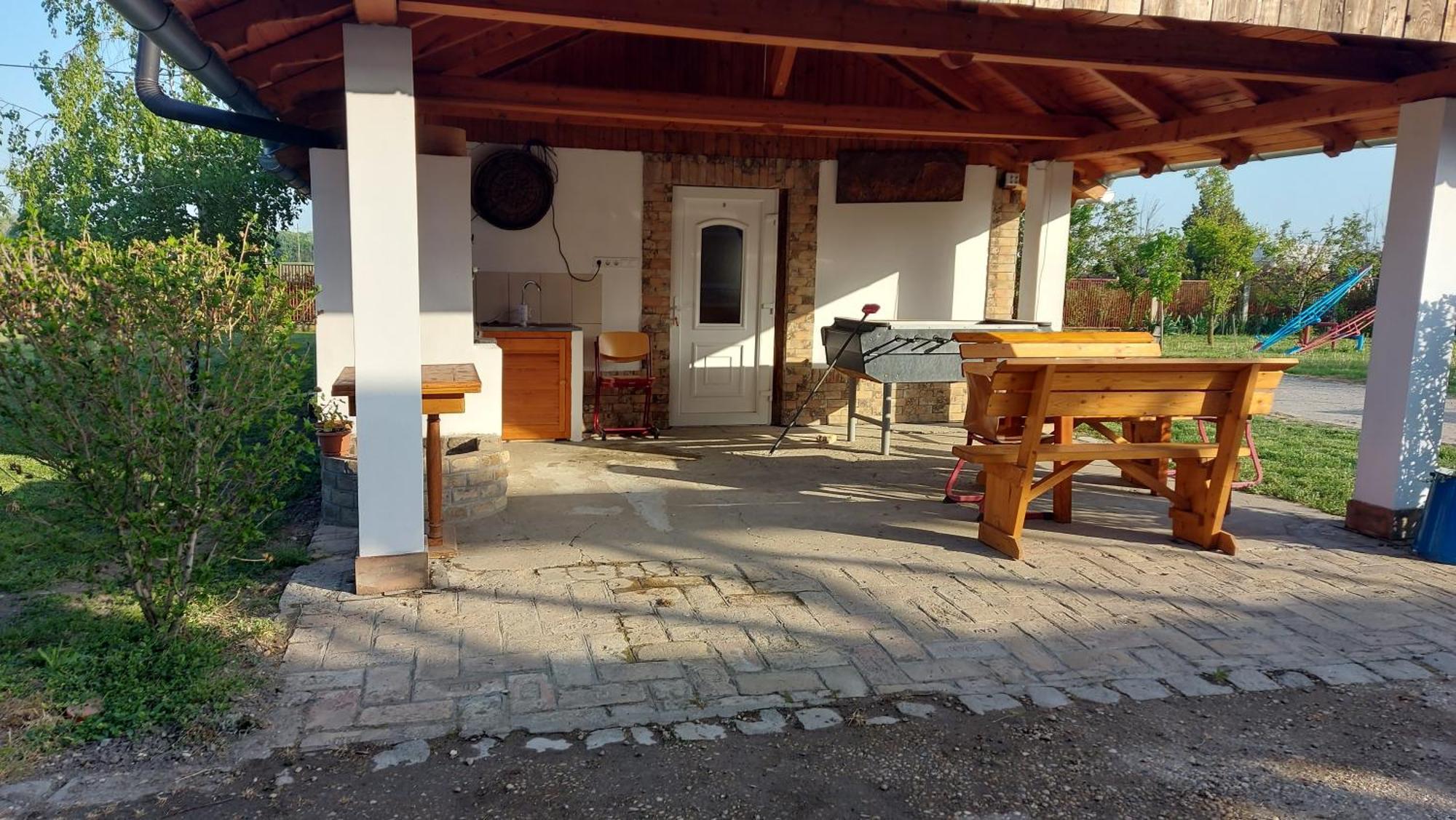 Appartamento Anna Apartman Maroslele Esterno foto